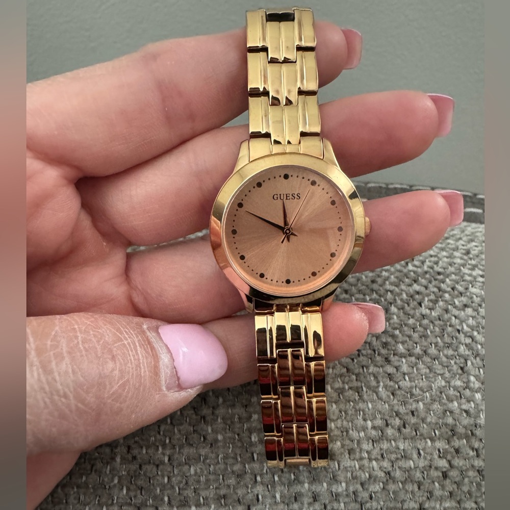 GUESS Classic Slim Rose Gold-Tone Stainless Steel bracelet Watch